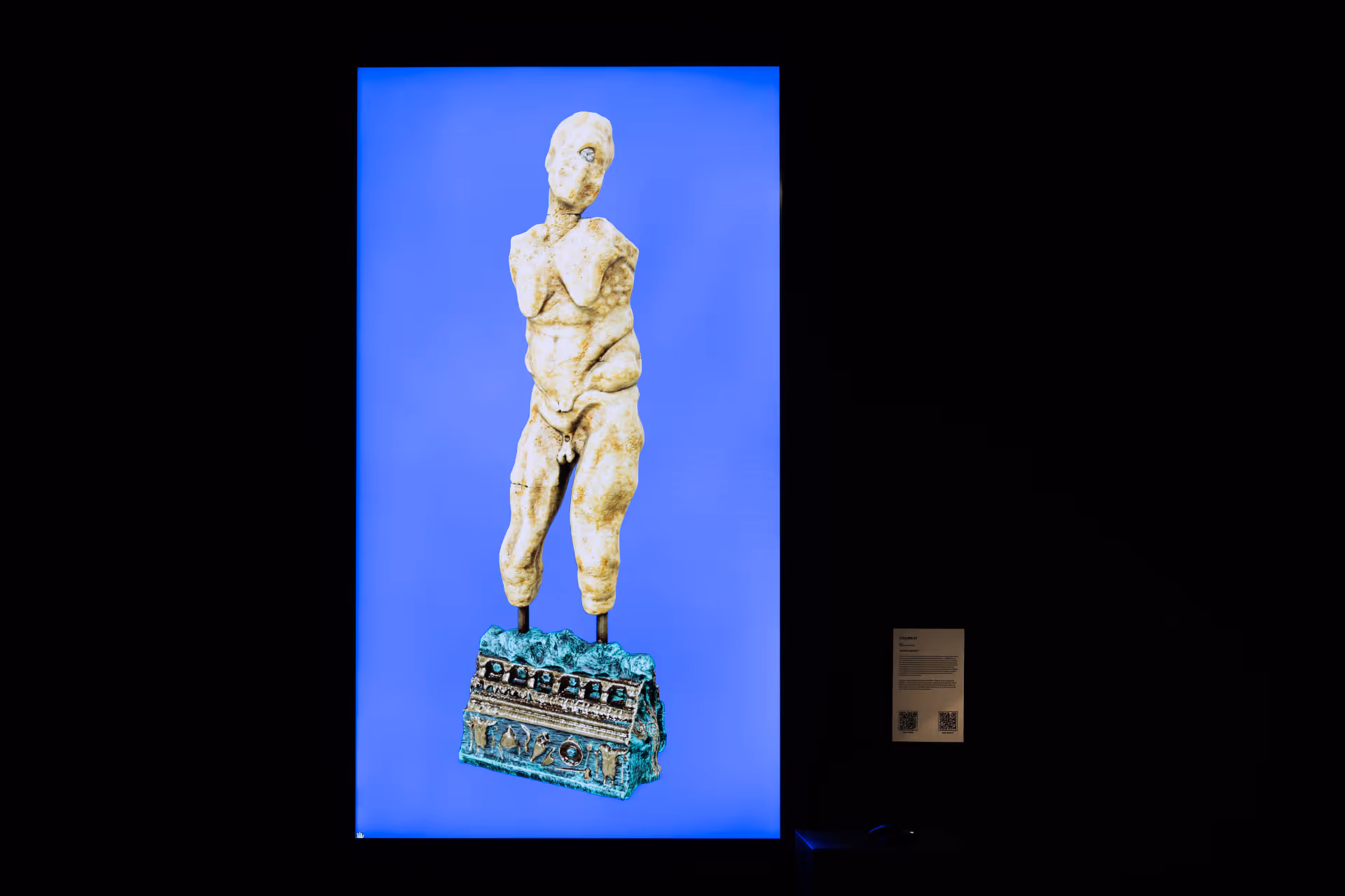 Photograph by Gustavo P&eacute;rez. Cyclops v1 by Auriea Harvey, 2021.